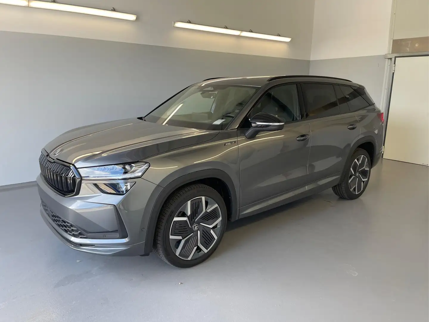 Skoda Kodiaq Sportline 193PS TDI 4x4 7Sitze+AHK+HUD+Pano+360... Grau - 1