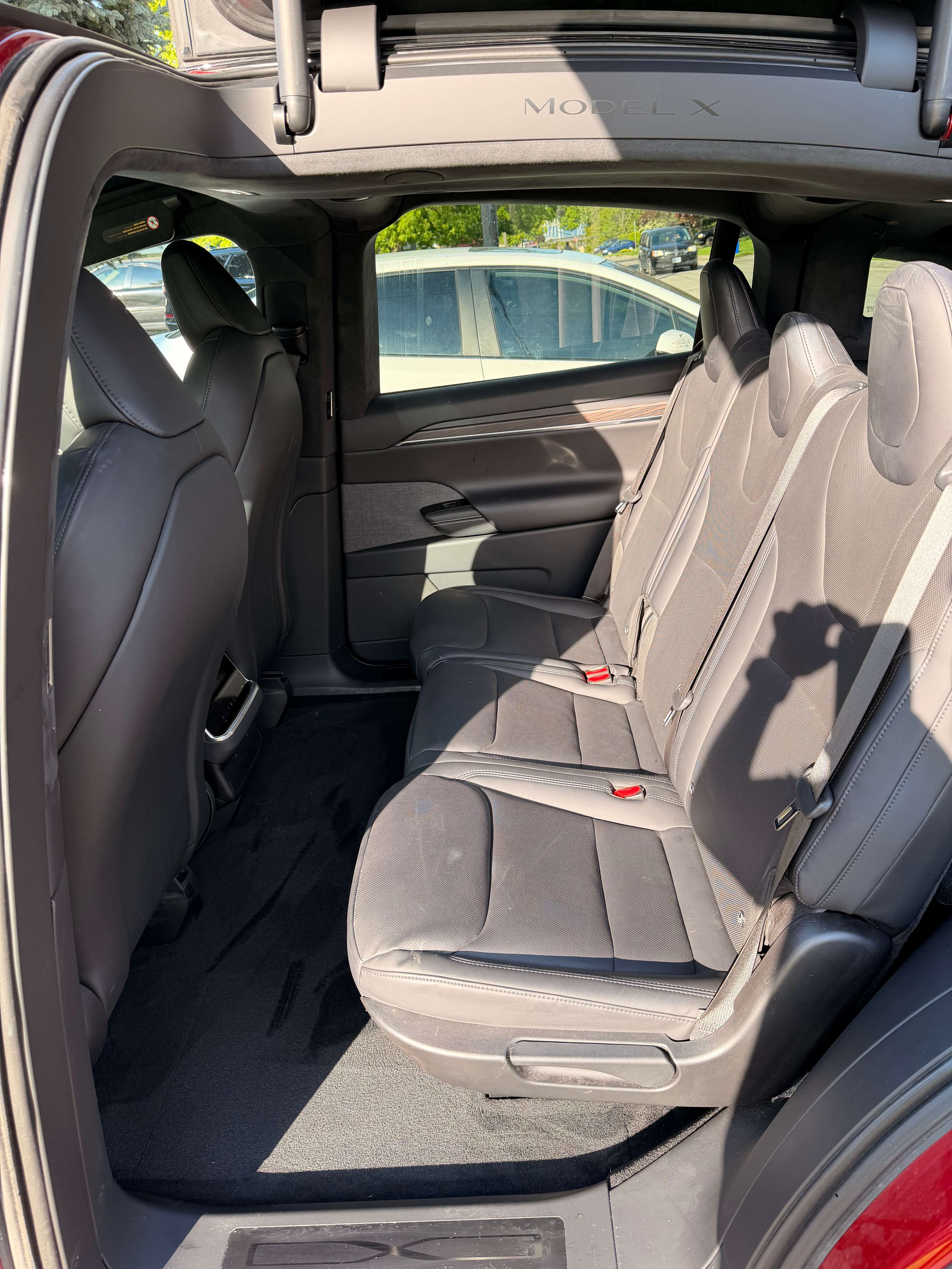 2024 Tesla Model X alt 4