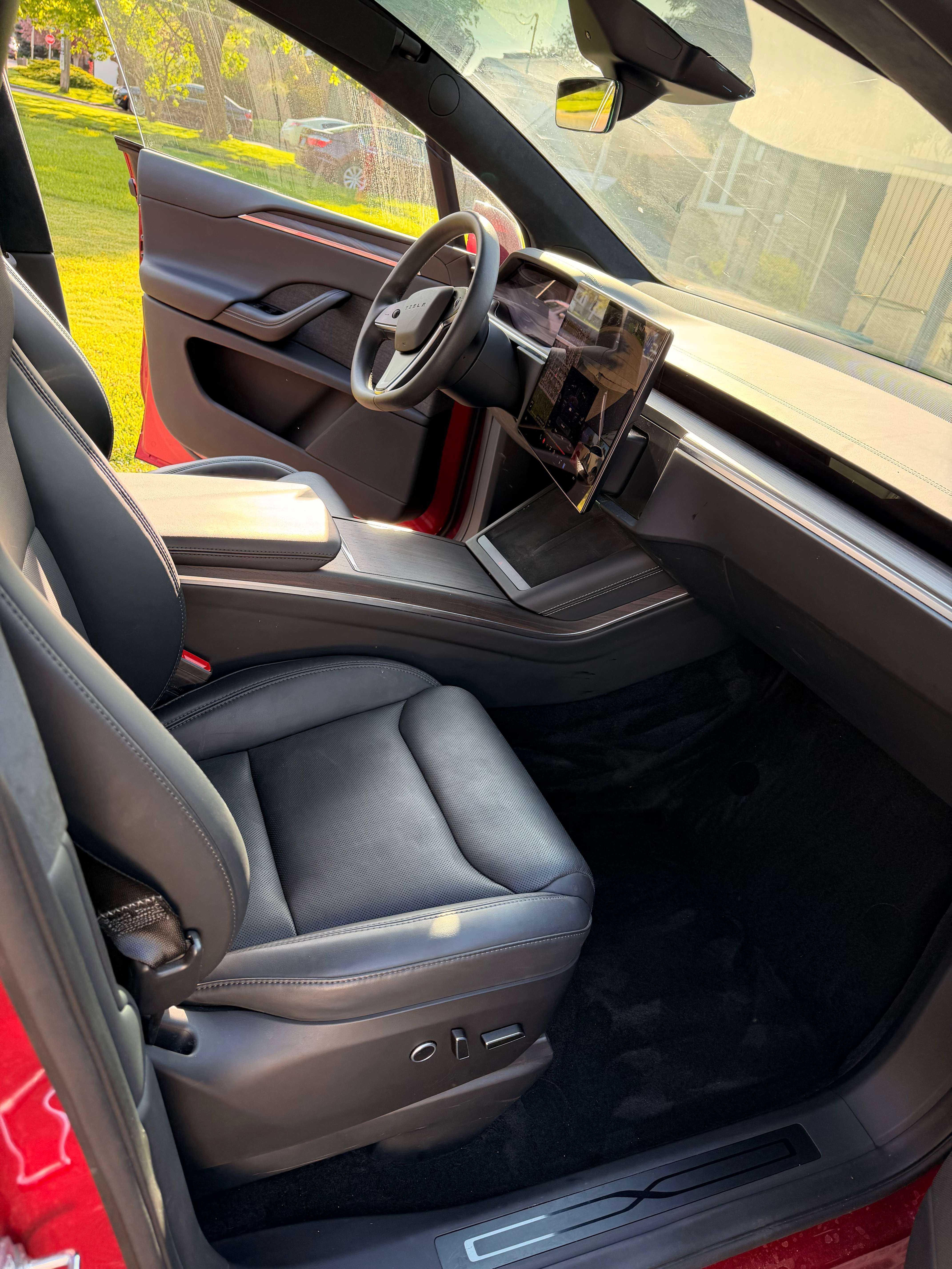 2024 Tesla Model X alt 3