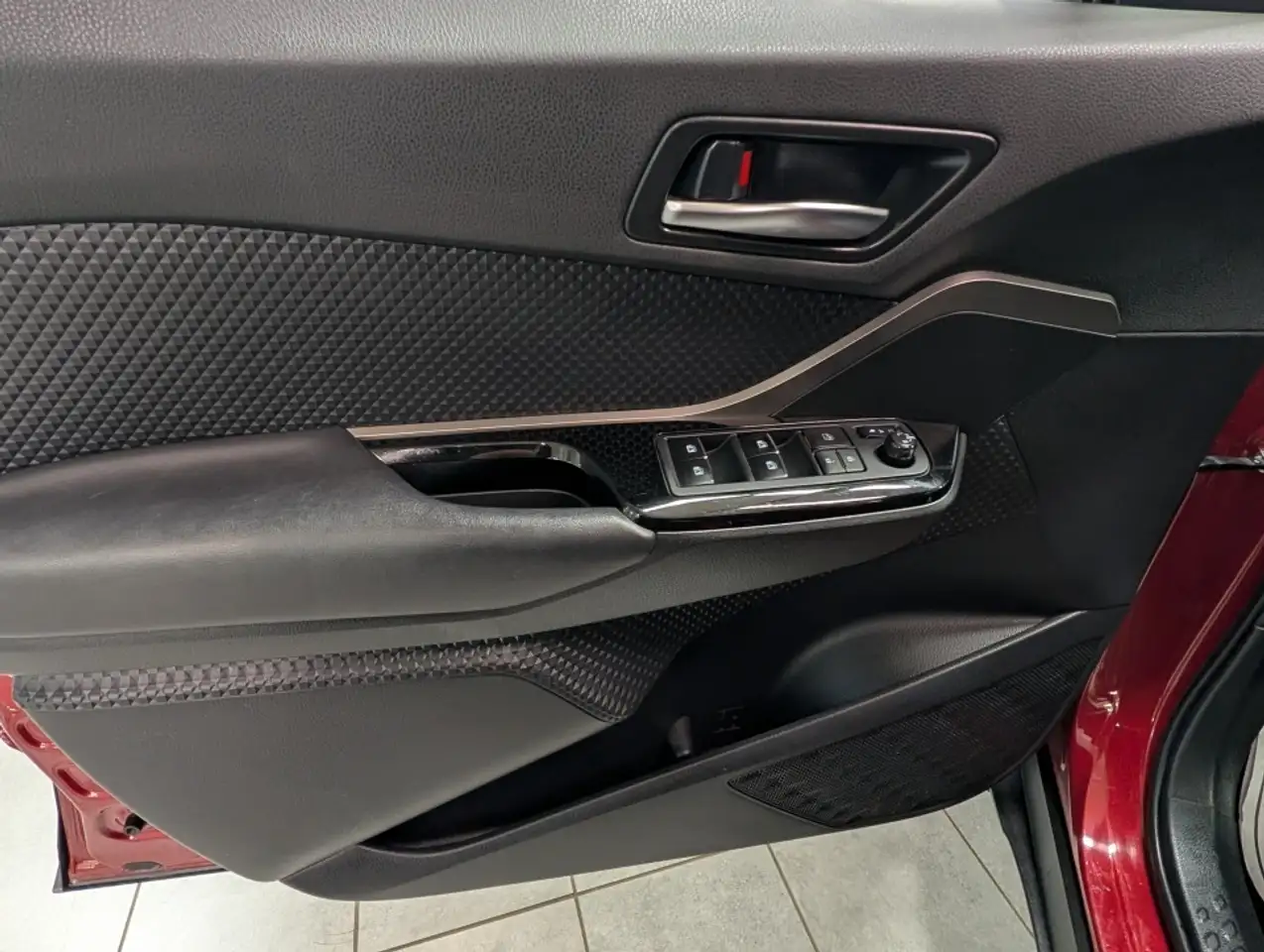 Toyota C-HR снимка Toyota C-HR