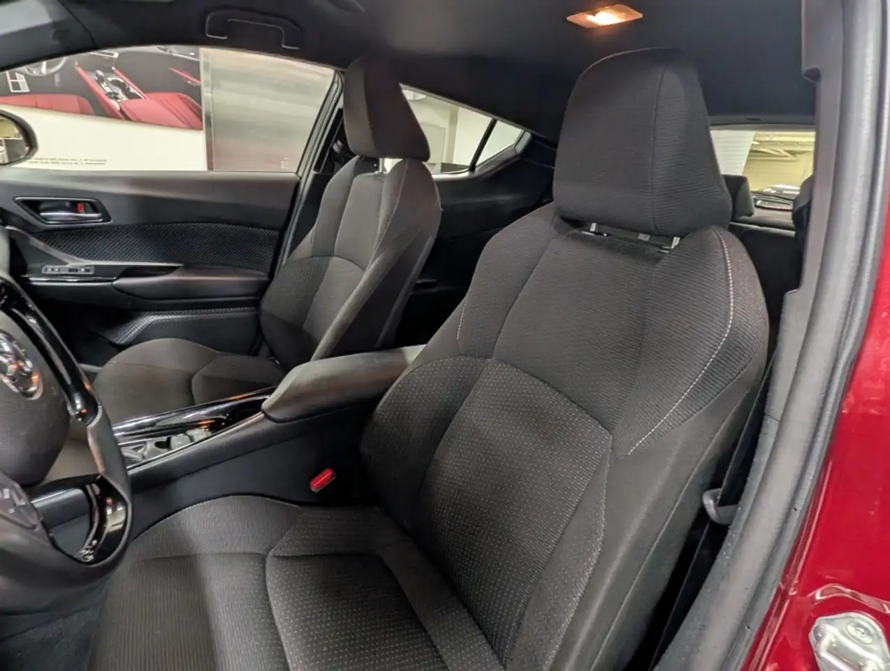 Toyota C-HR снимка Toyota C-HR