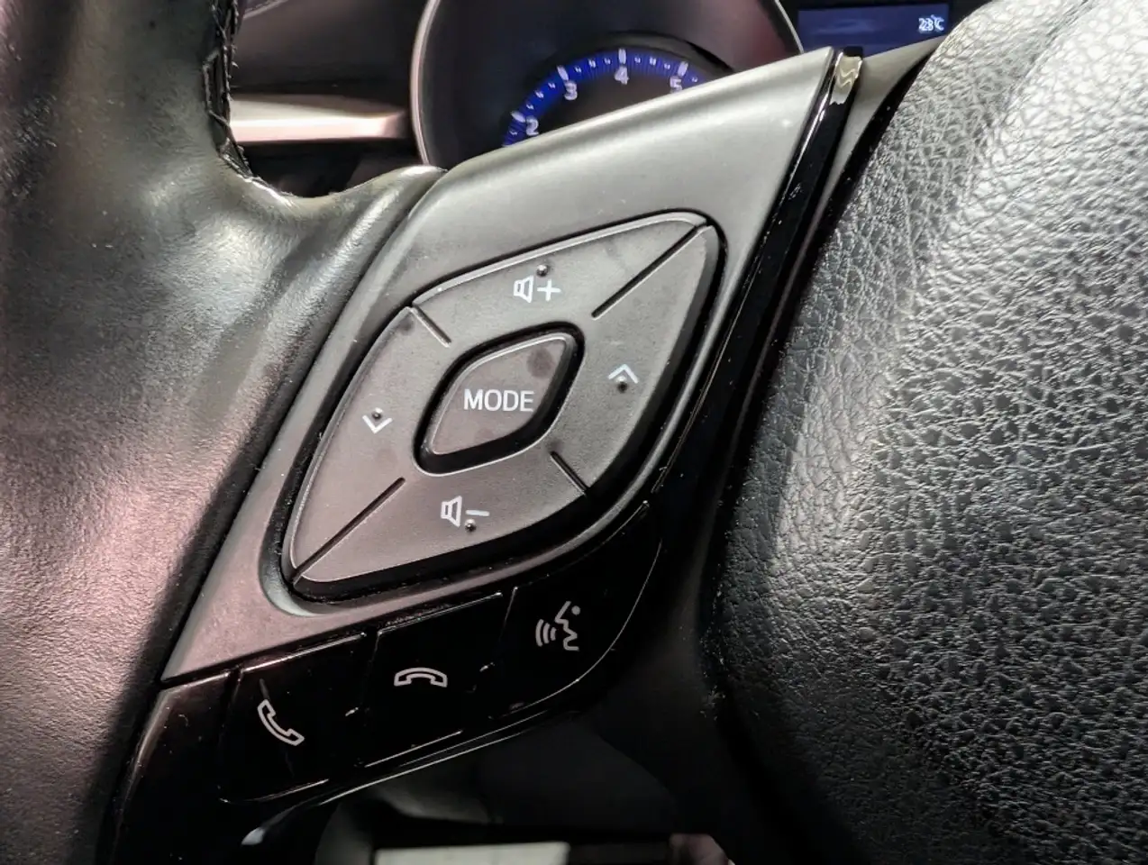 Toyota C-HR снимка Toyota C-HR