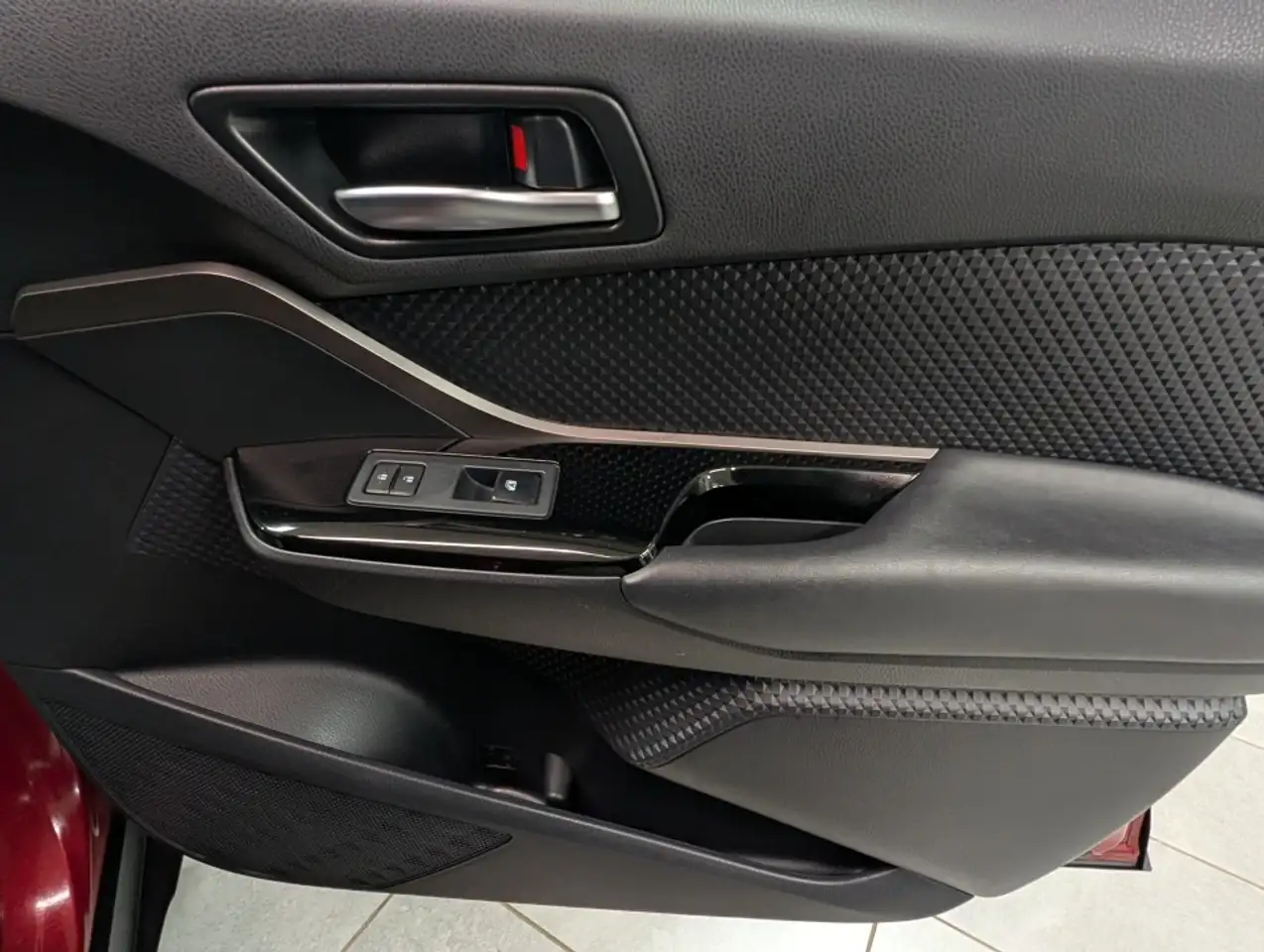 Toyota C-HR снимка Toyota C-HR