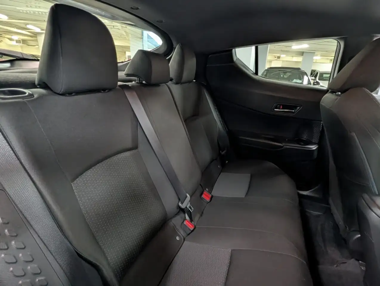 Toyota C-HR снимка Toyota C-HR