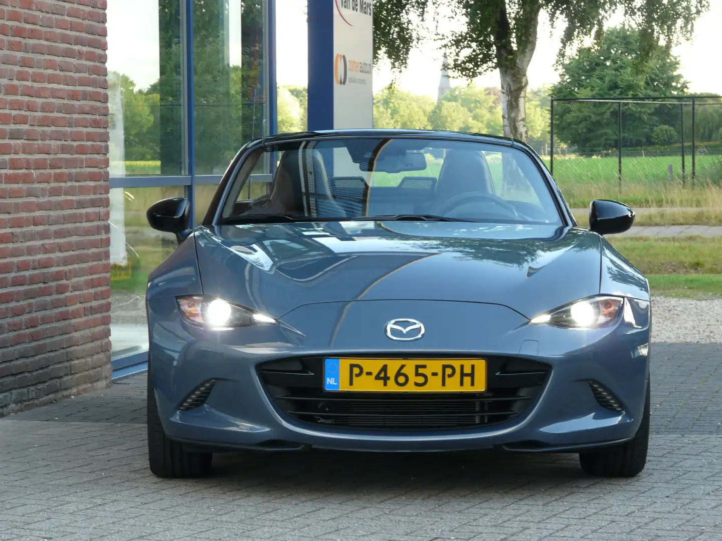 Mazda MX-5 1.5 SkyActiv-G 132 Luxury Gris - 2