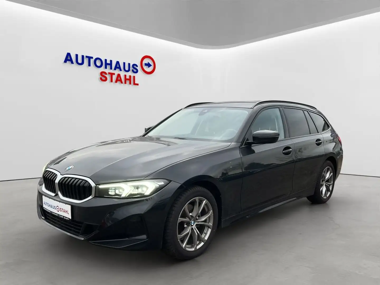 BMW 320 320d Touring xDrive Aut. Schwarz - 1