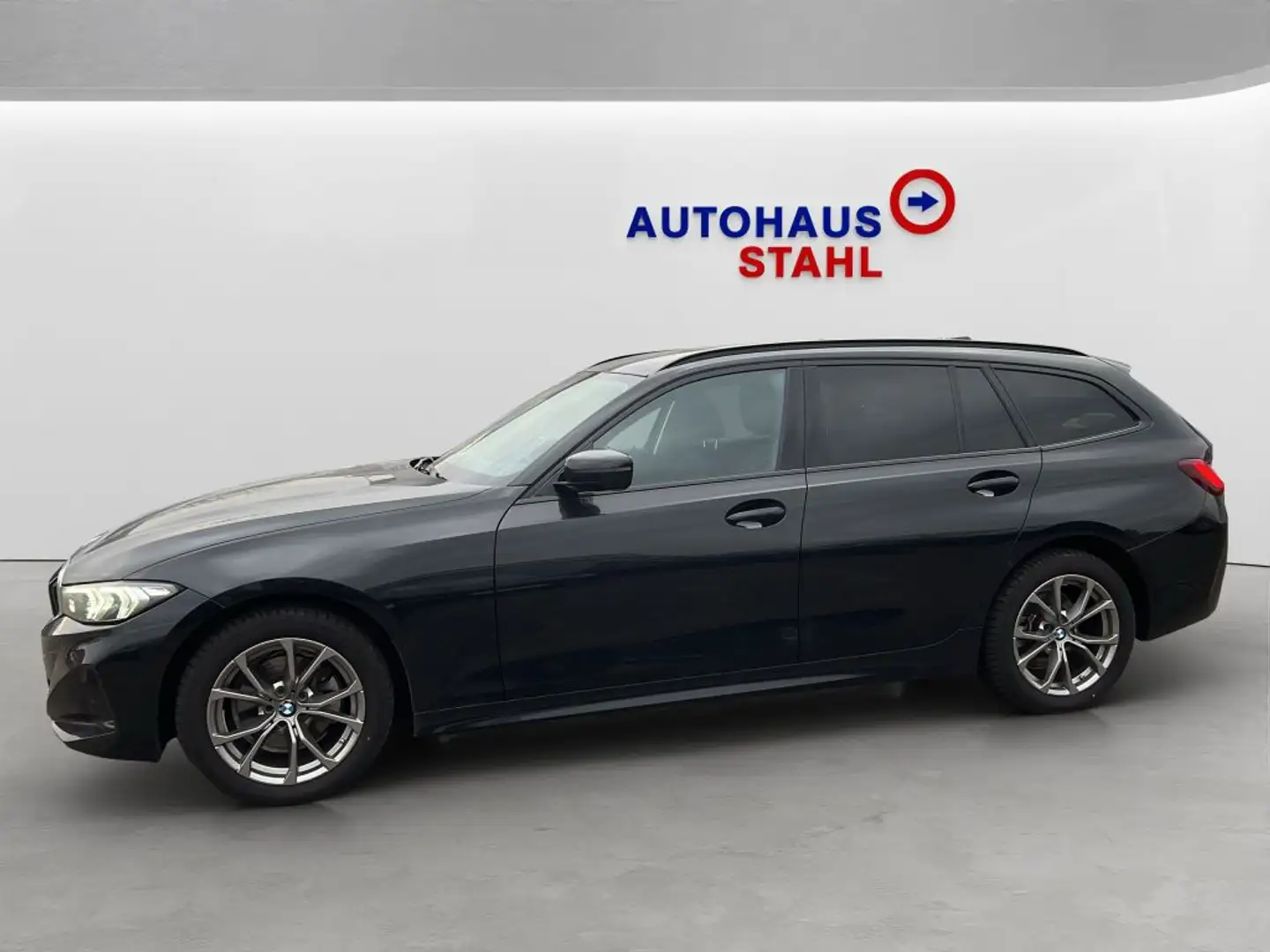 BMW 320 320d Touring xDrive Aut. Schwarz - 2