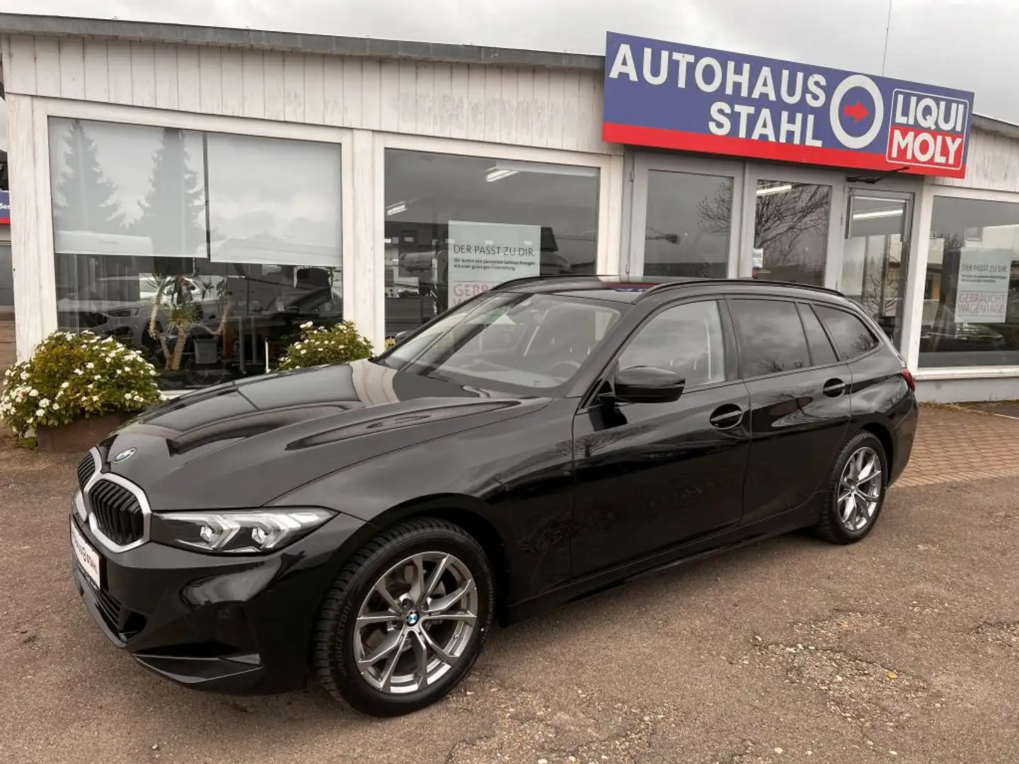 BMW 320 320d Touring xDrive Aut. Schwarz - 1