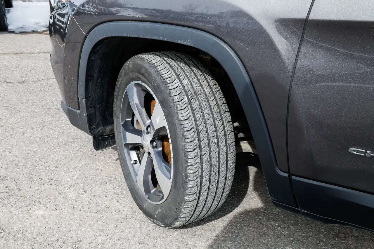 Jeep Cherokee снимка Jeep Cherokee