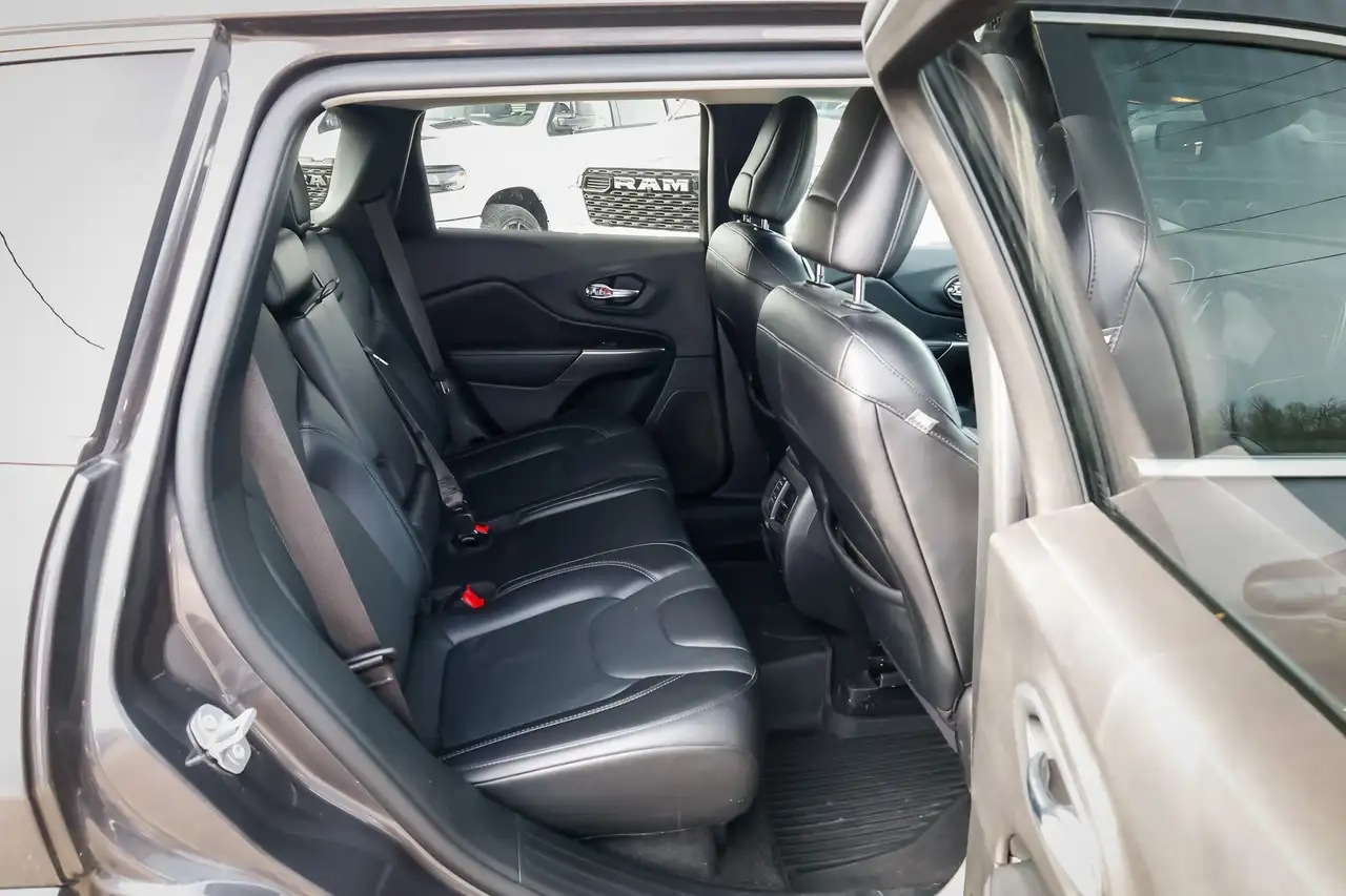 Jeep Cherokee снимка Jeep Cherokee