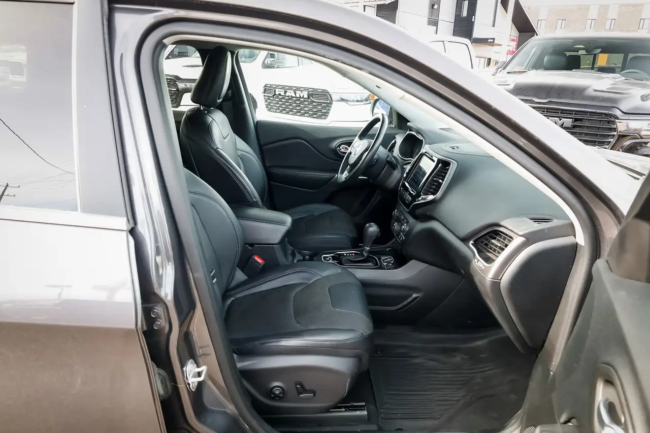 Jeep Cherokee снимка Jeep Cherokee