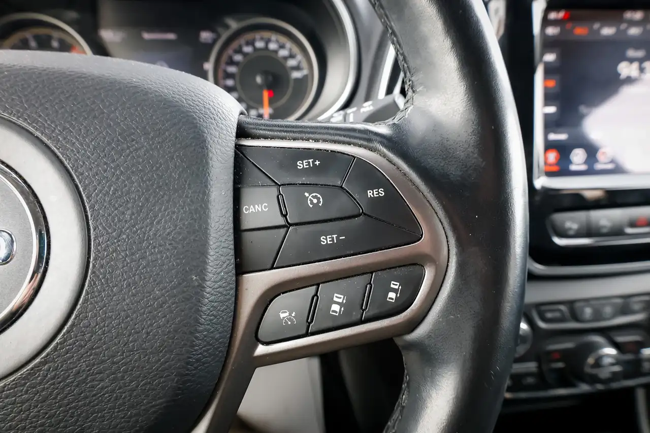 Jeep Cherokee снимка Jeep Cherokee
