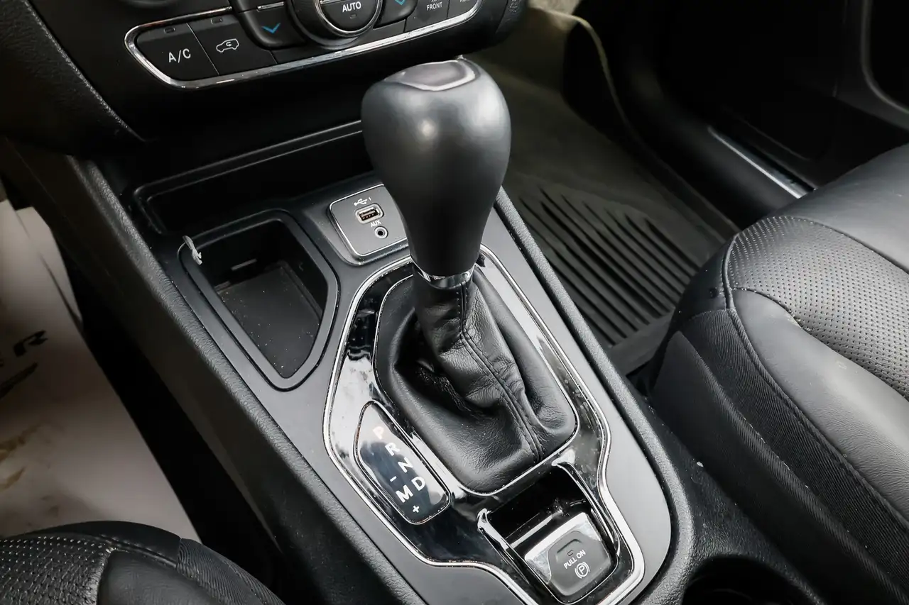 Jeep Cherokee снимка Jeep Cherokee