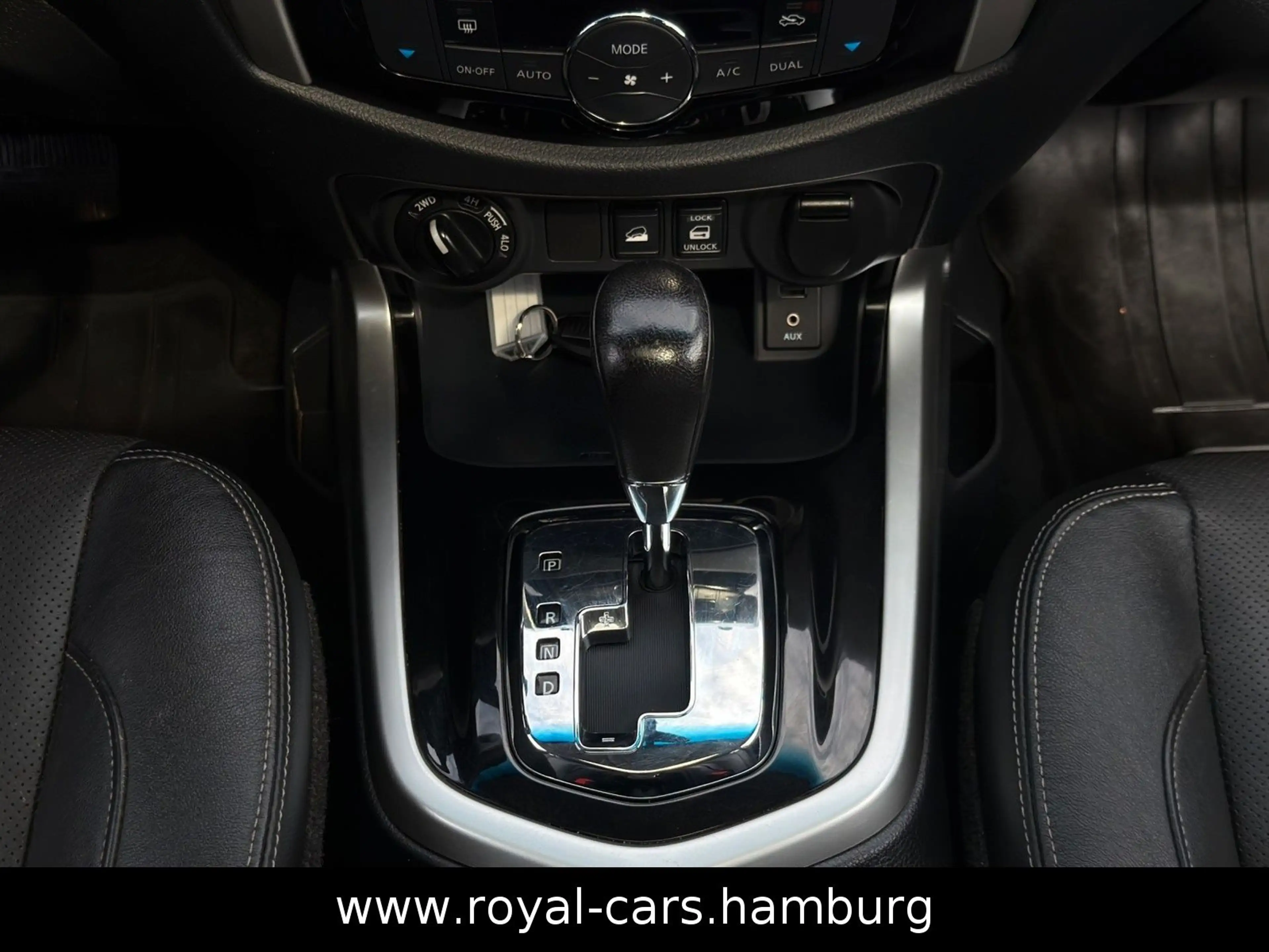 Nissan Navara NP300 Tekna Double Cab 4x4*360*AHK*SHZ* — photo 15