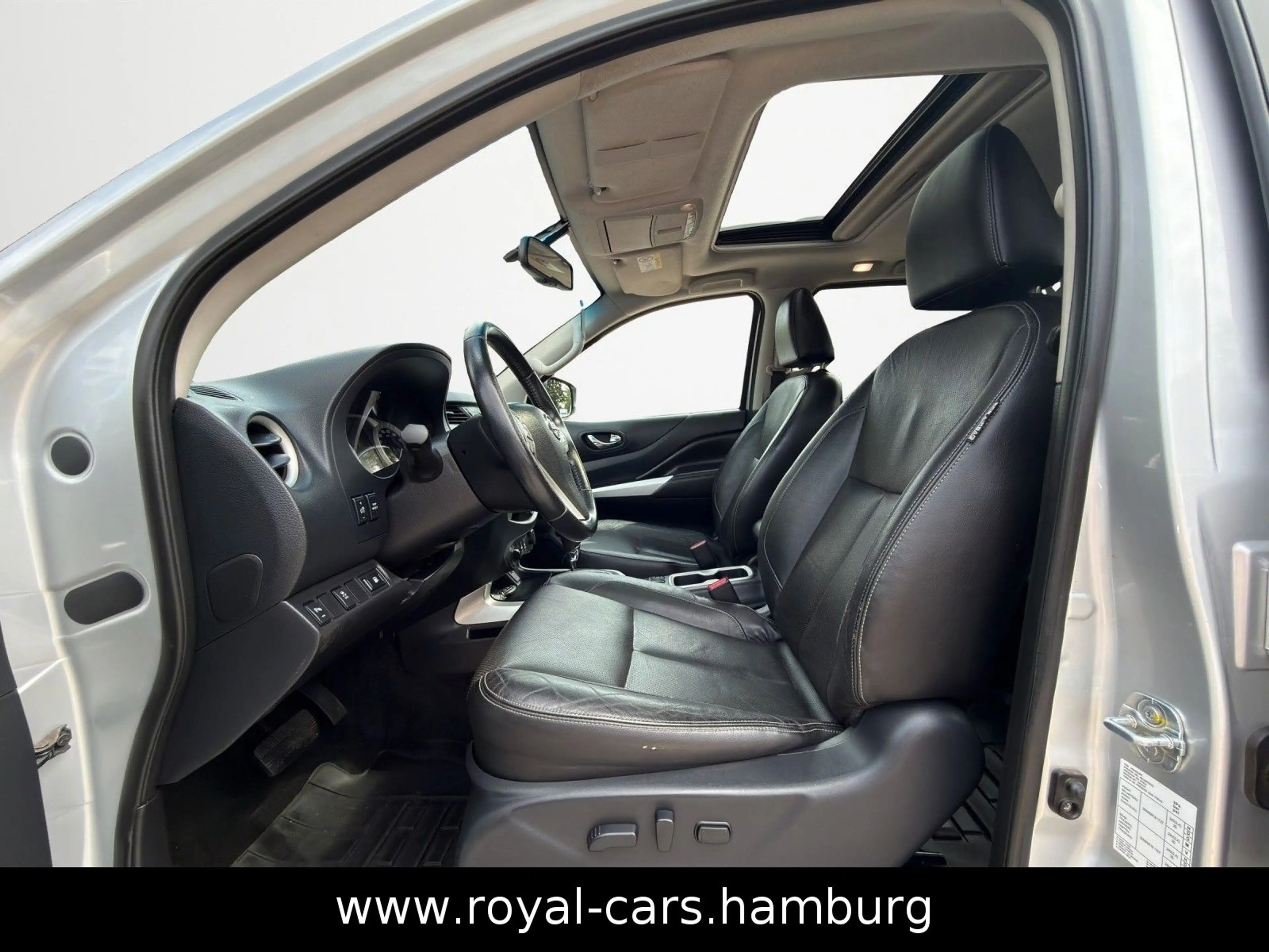 Nissan Navara NP300 Tekna Double Cab 4x4*360*AHK*SHZ* — photo 10