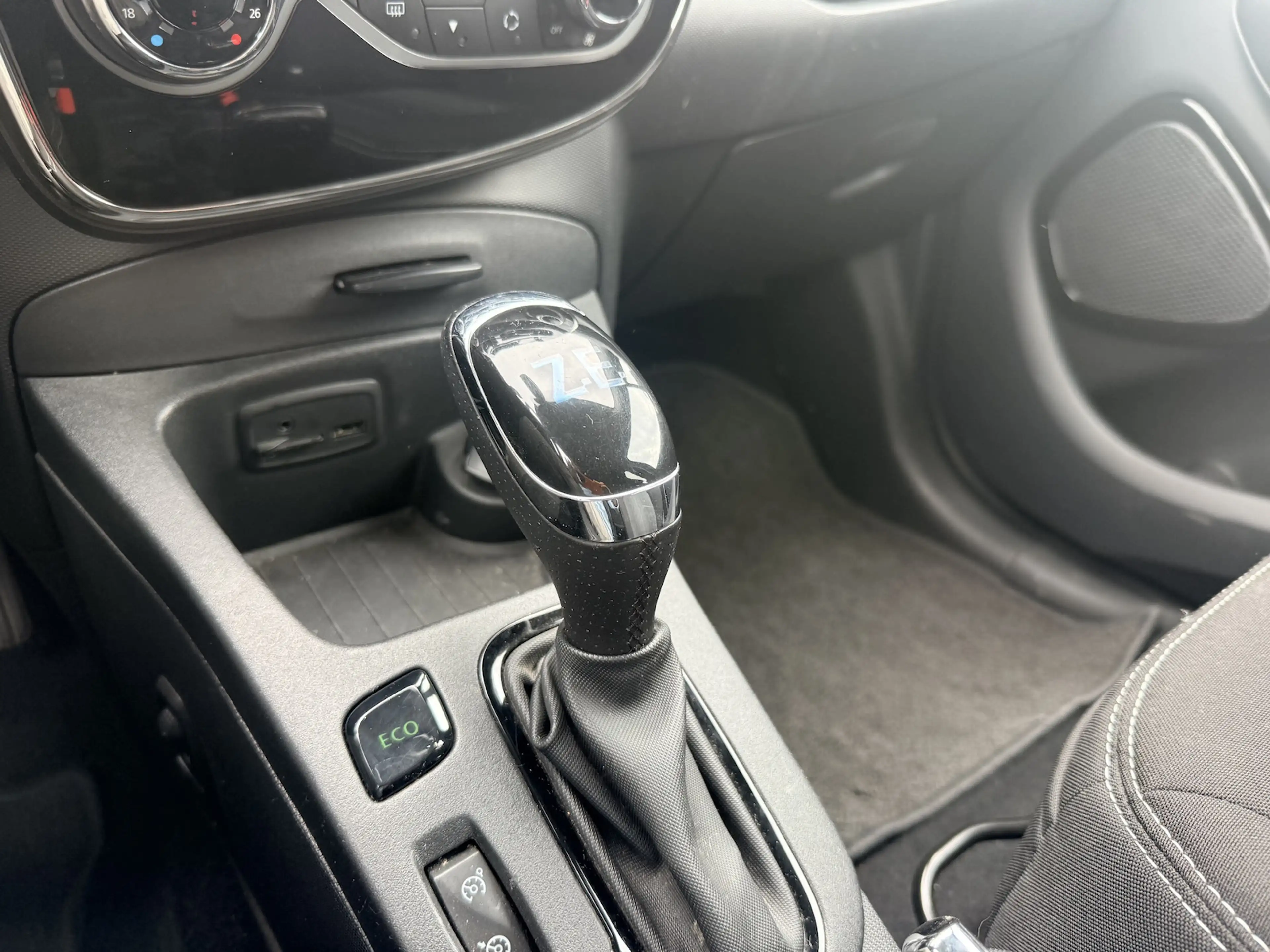 Renault ZOE Life/80kw/Batterie gekauft/Kamera/Navi — photo 10