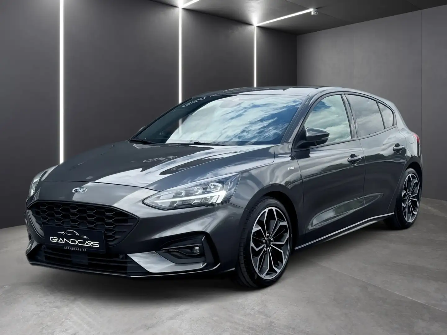 Ford Focus 1,0 EcoBoost ST-Line Business Grau - 1