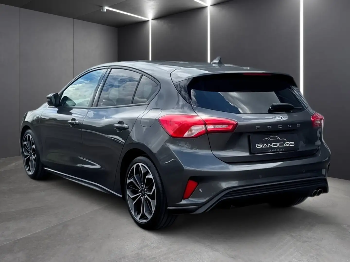 Ford Focus 1,0 EcoBoost ST-Line Business Grau - 2