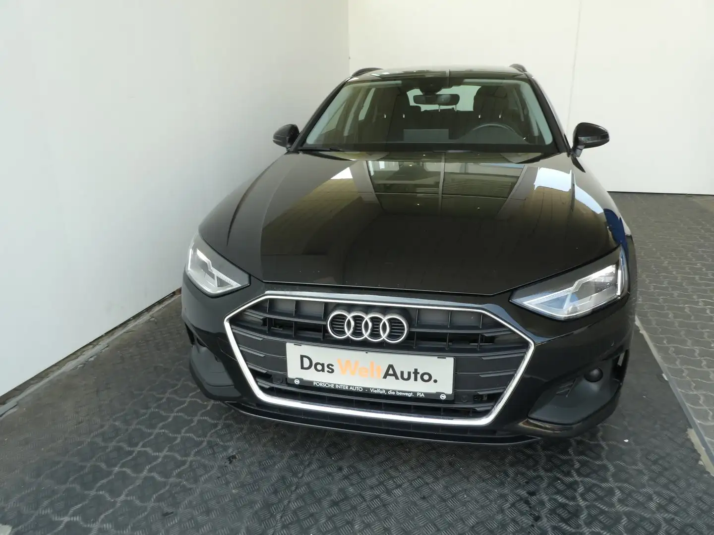 Audi A4 30 TDI Schwarz - 2