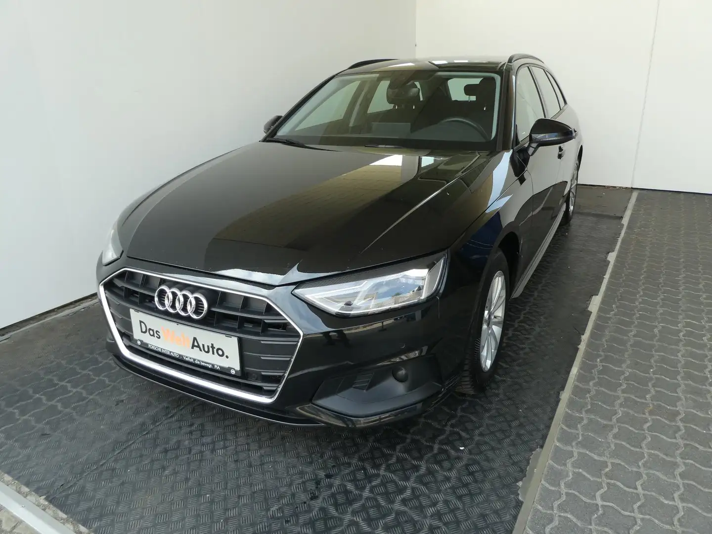 Audi A4 30 TDI Schwarz - 1