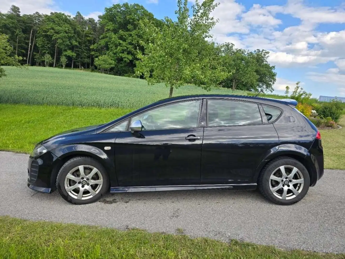 SEAT Leon Leon Sport 1,4 GT TSI Sport GT Schwarz - 2