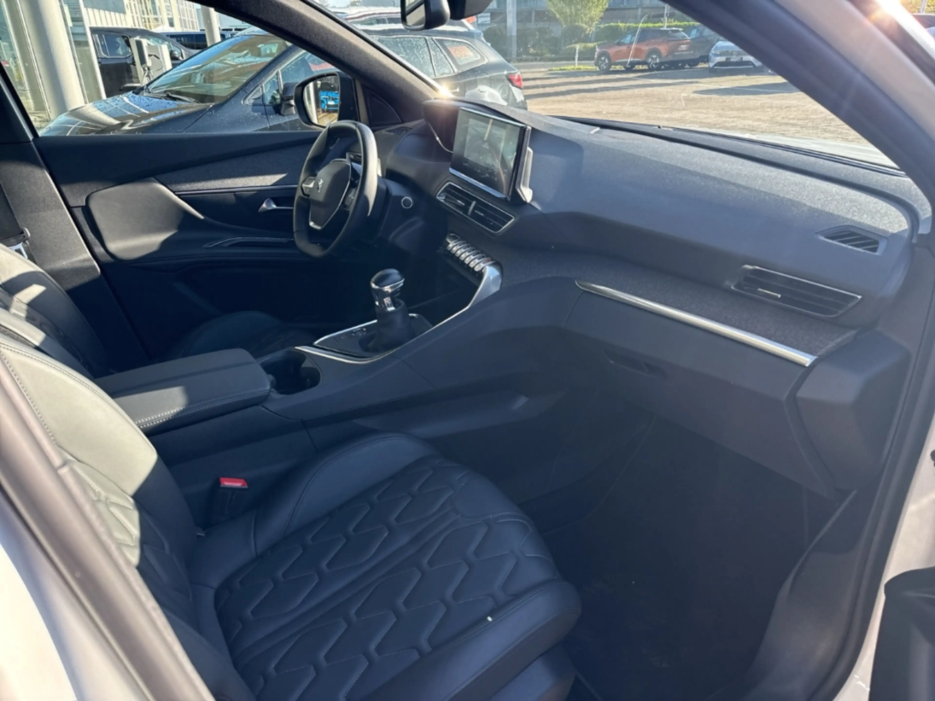 Peugeot 3008 Allure Pack Navi Leder Digitales Cockpit LED 2-Zon — photo 12