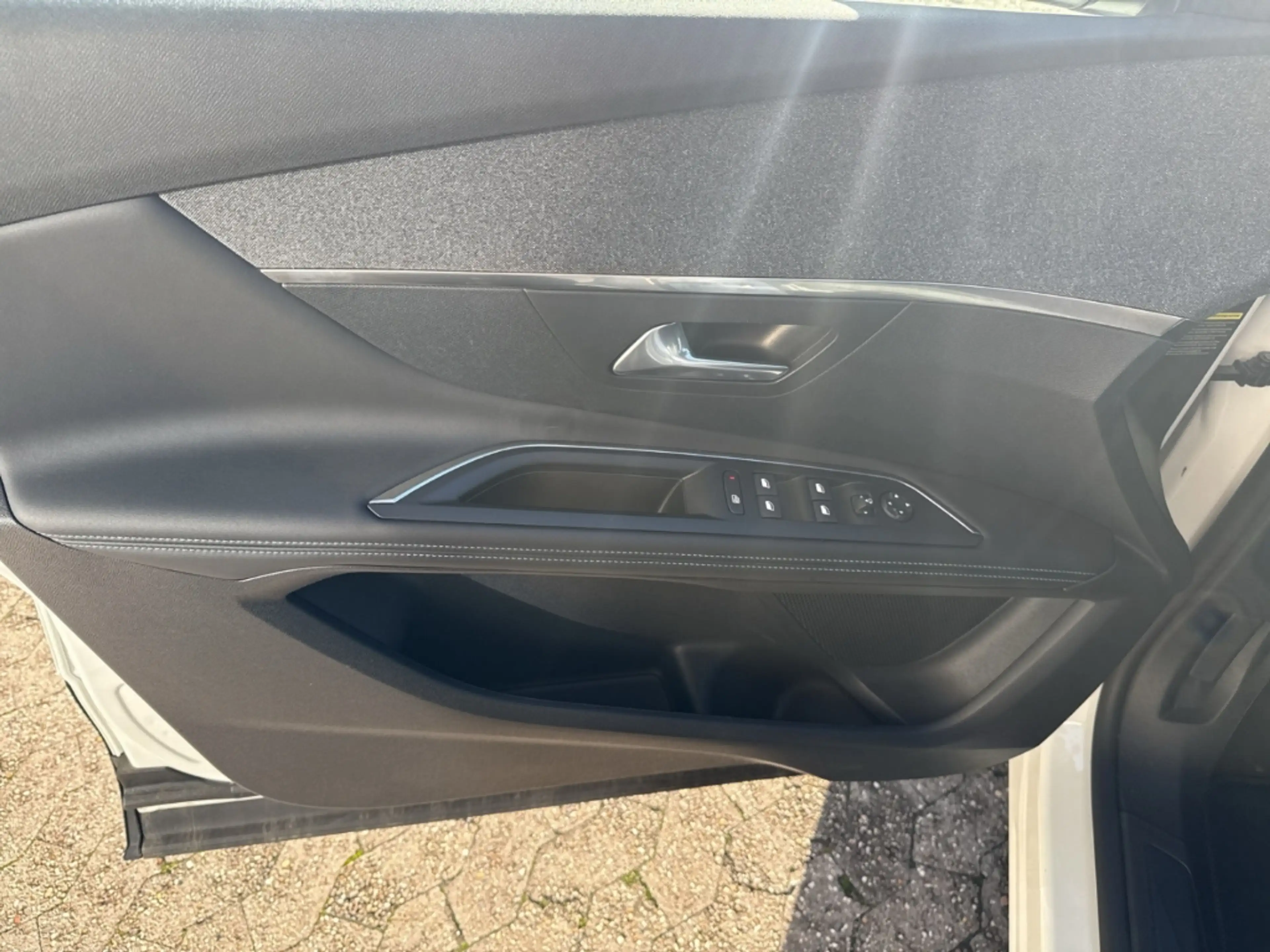 Peugeot 3008 Allure Pack Navi Leder Digitales Cockpit LED 2-Zon — photo 13