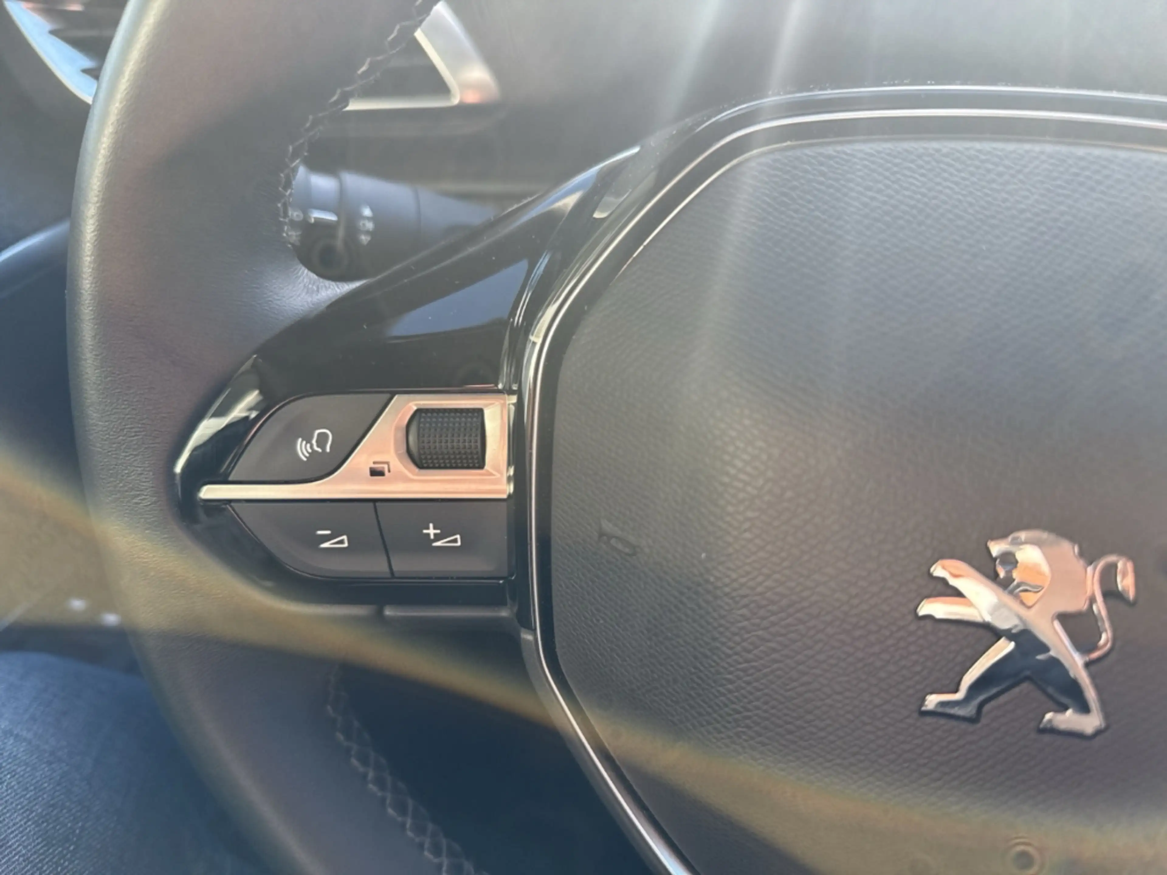 Peugeot 3008 Allure Pack Navi Leder Digitales Cockpit LED 2-Zon — photo 15