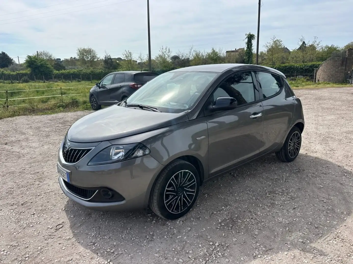 Lancia Ypsilon 1.0 FireFly 5 porte S&S Hybrid Gold Grigio - 1