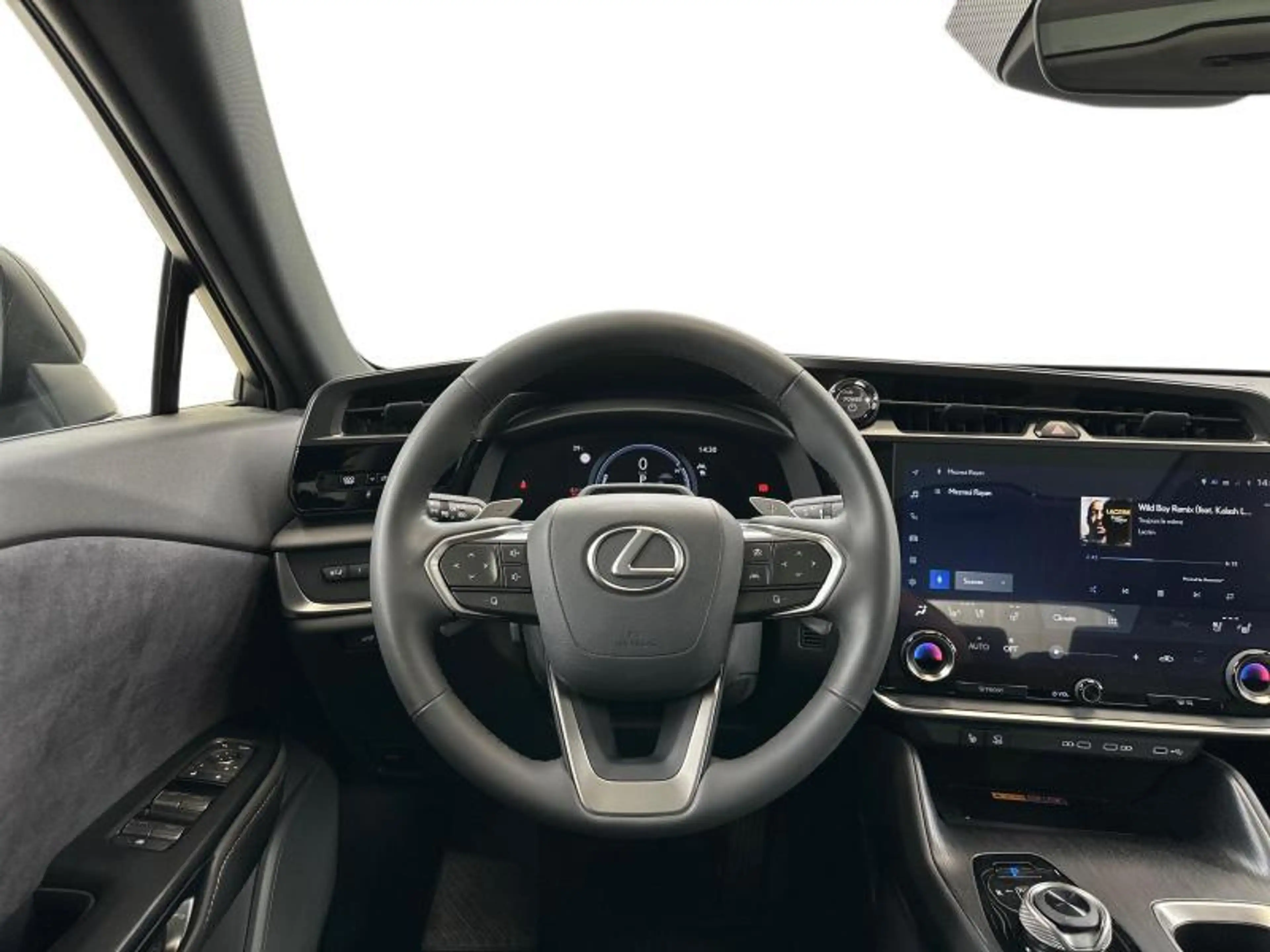 Lexus RZ Privilege Line AWD — photo 8