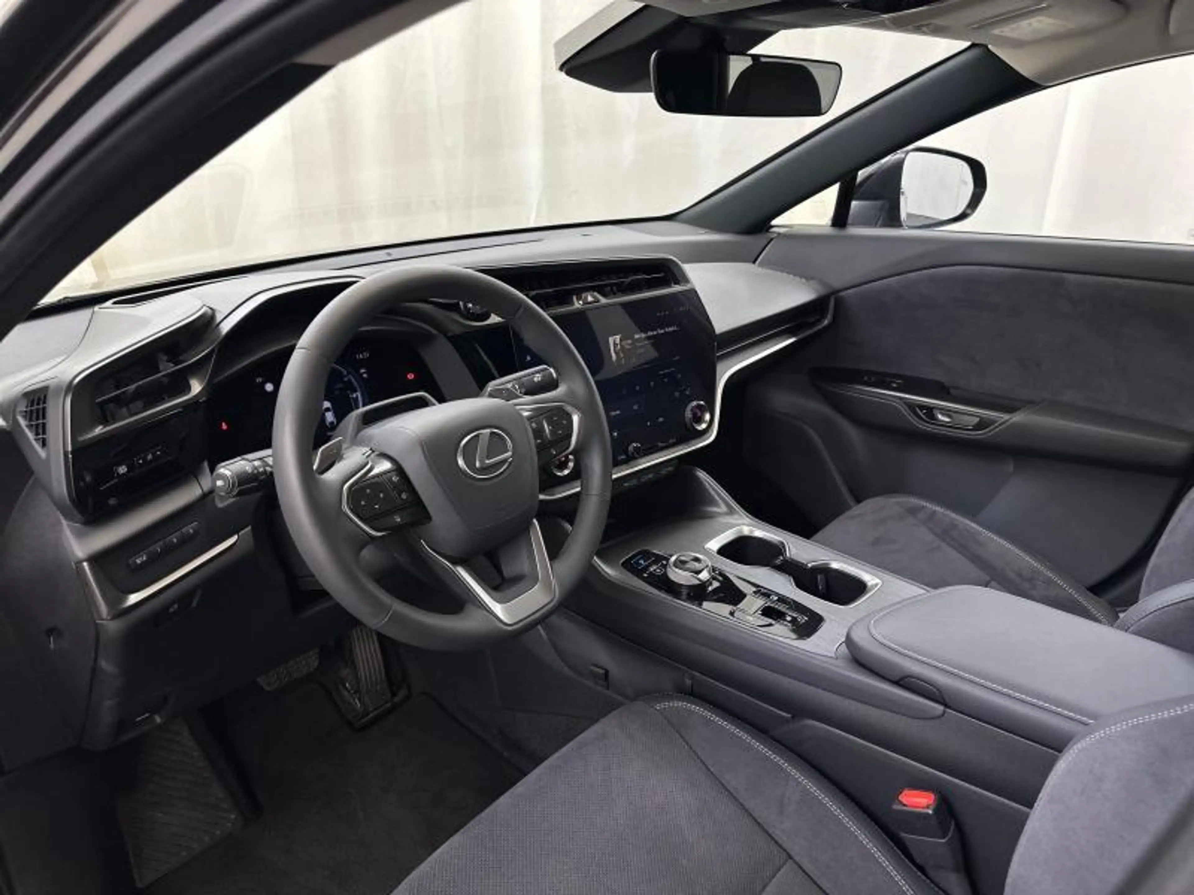 Lexus RZ Privilege Line AWD — photo 19