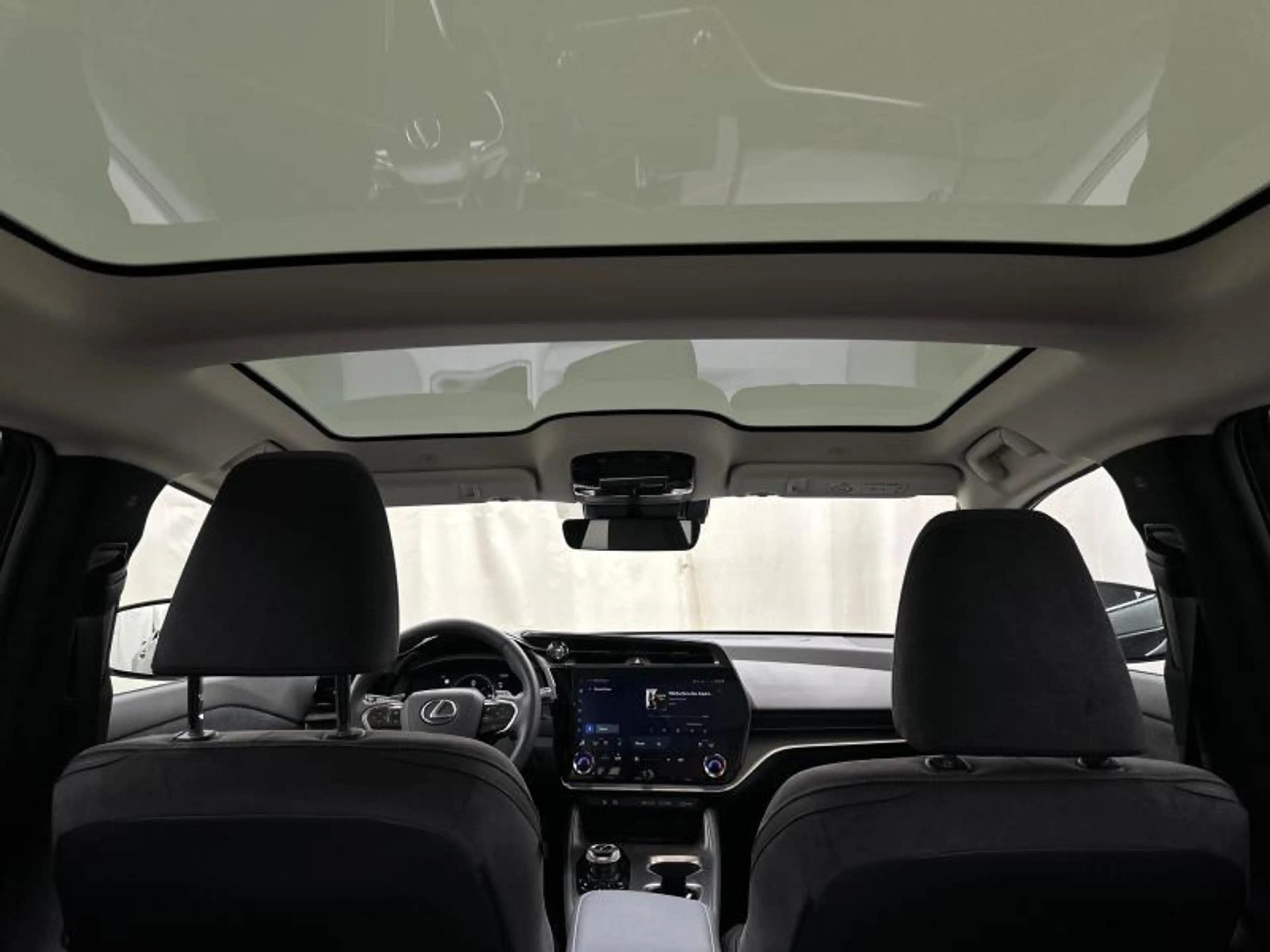 Lexus RZ Privilege Line AWD — photo 17