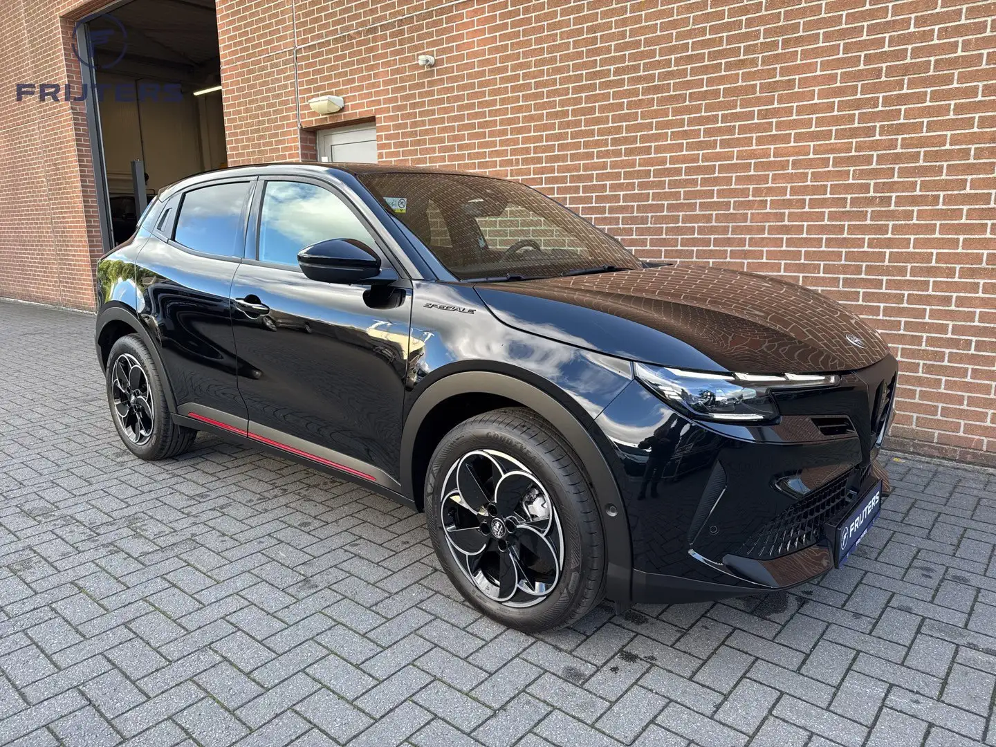 Alfa Romeo Junior Hybrid eDCT6 Ibrida Speciale Noir - 2