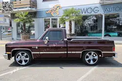 Auto World Exclusive 1:64 Chevrolet K10 Silverado 1980 Con Camper – Limited Edition 1/2496