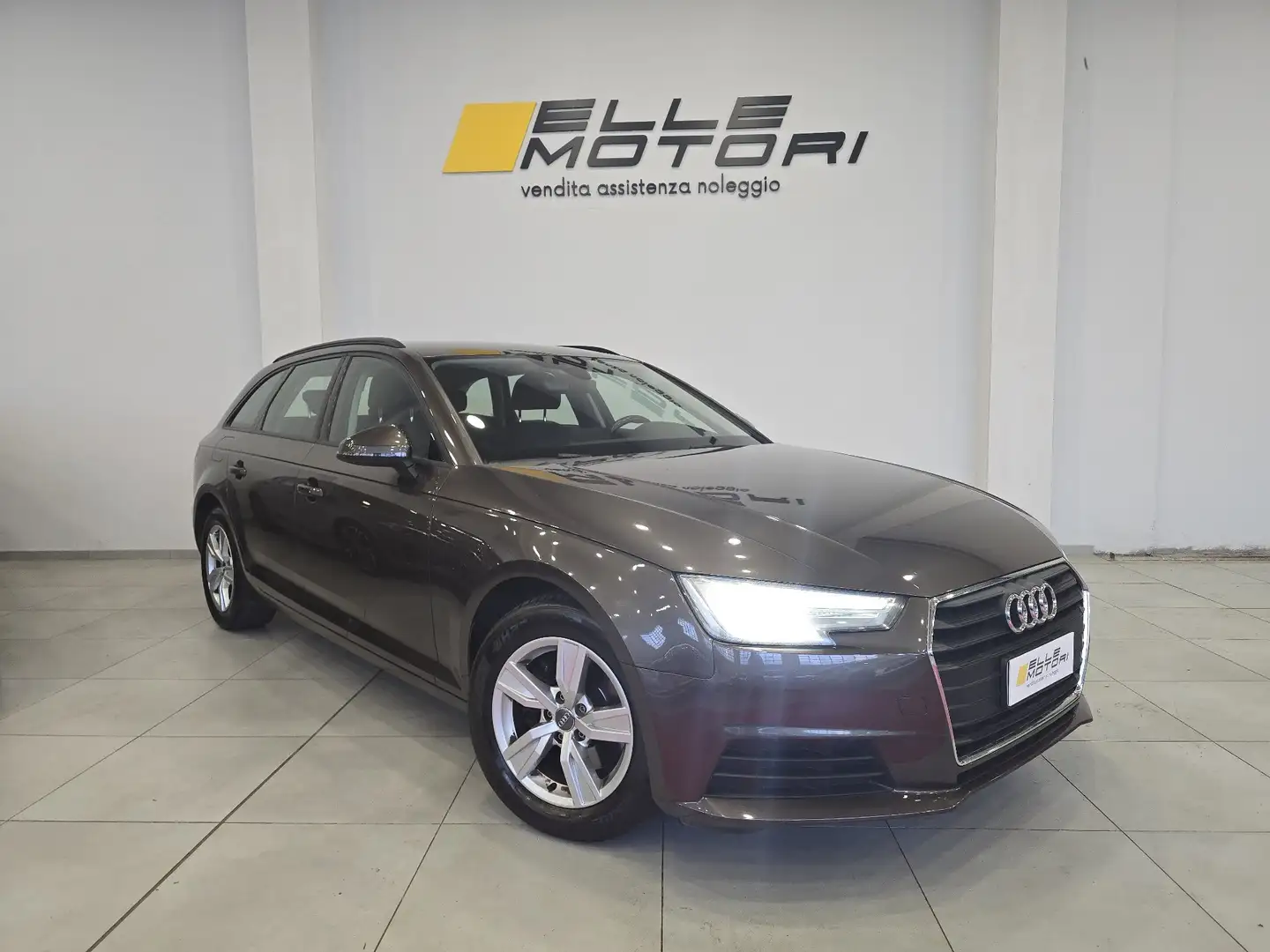 Audi A4 A4 V 2016 Avant Avant 2.0 tdi Business 150cv Hnědá - 1