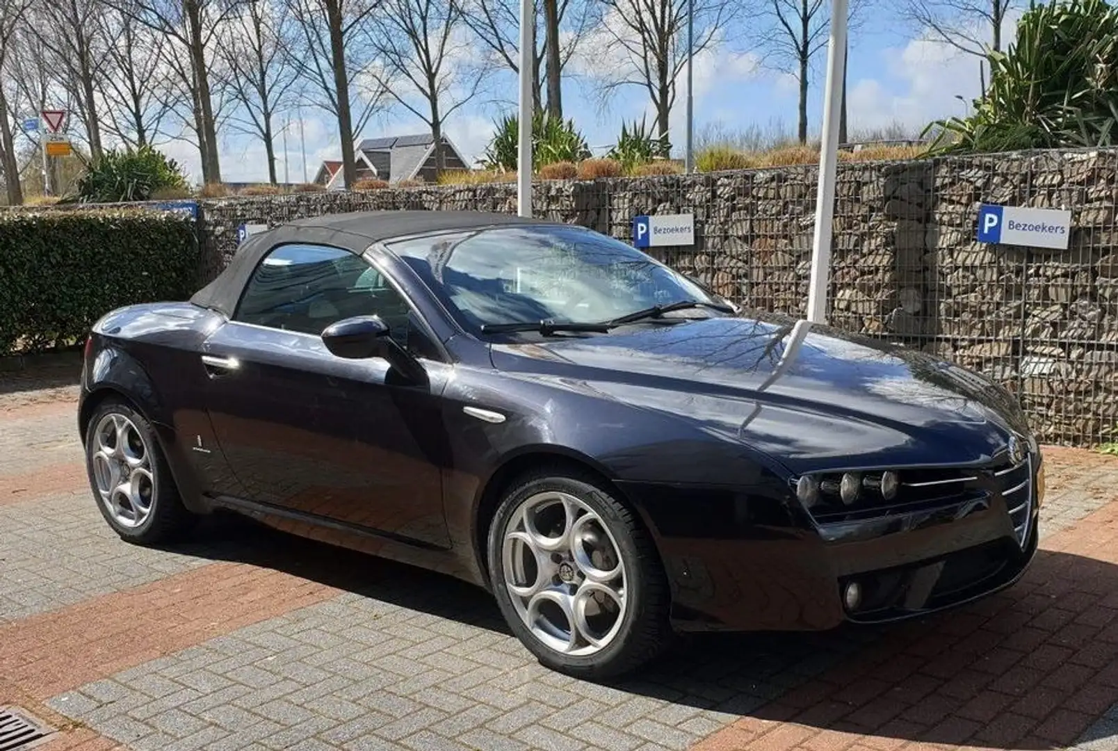 Alfa Romeo Spider 2.2 JTS Selespeed Чорний - 2