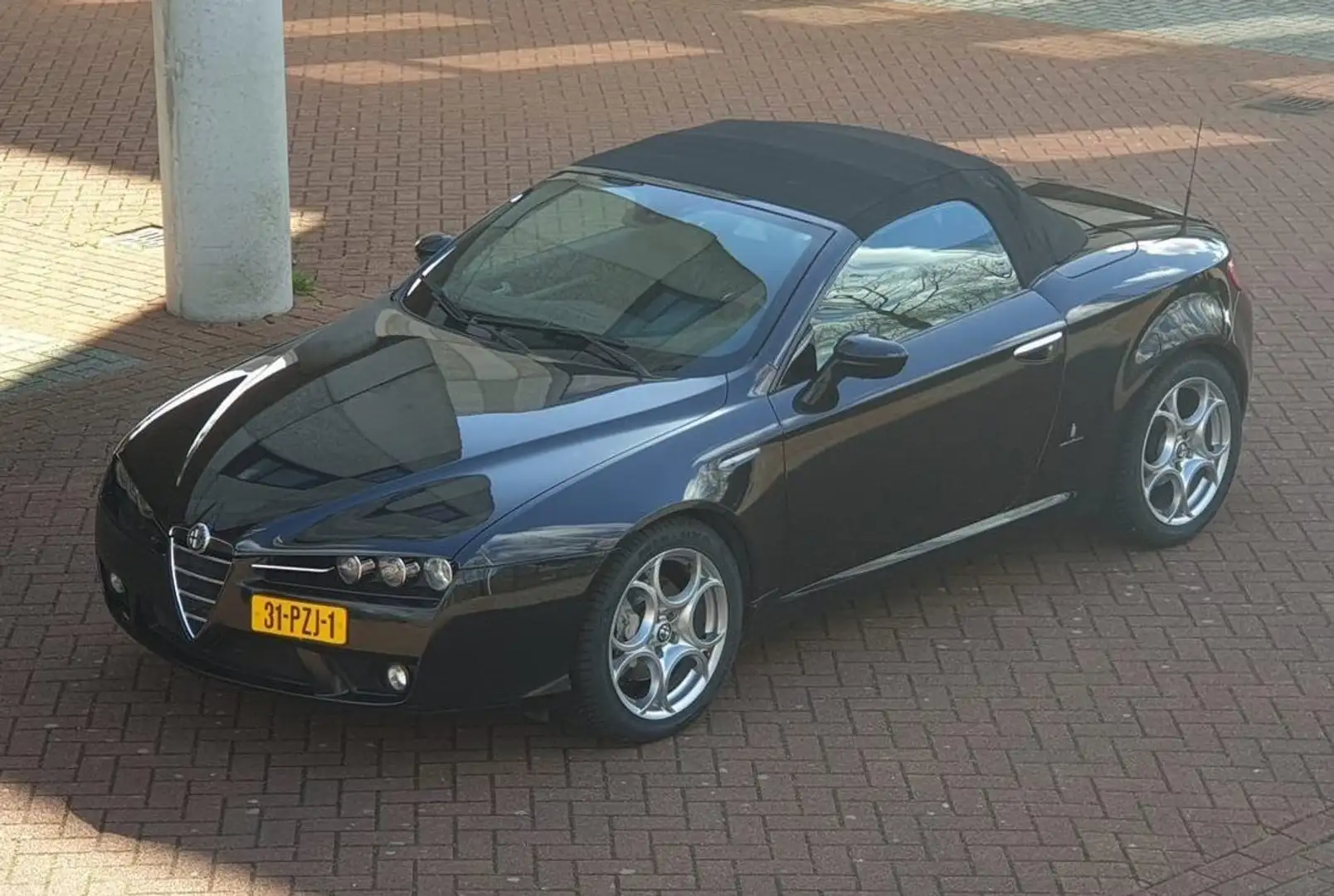 Alfa Romeo Spider 2.2 JTS Selespeed Чорний - 1