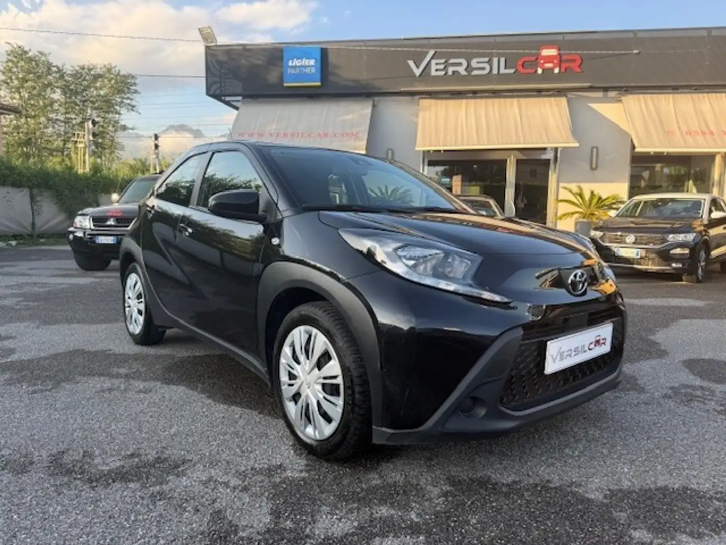 Toyota Aygo X 1.0 VVT-i 72 CV 5 porte Trend Air Nero - 1