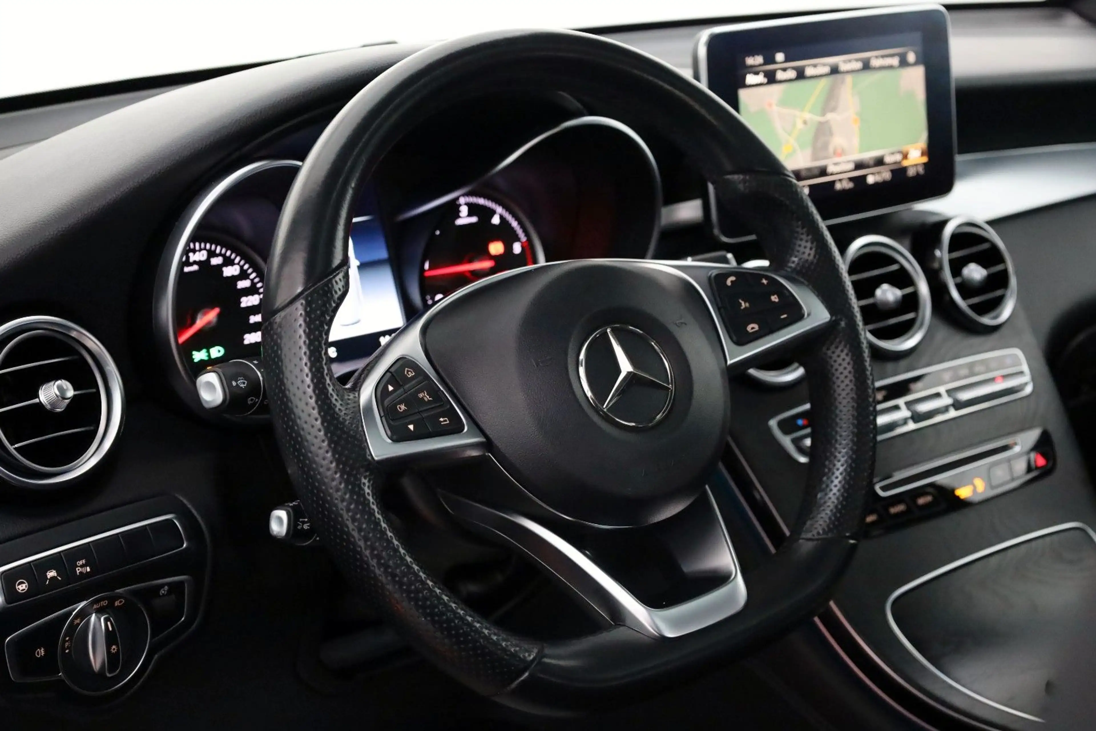 Mercedes-Benz GLC 250 d 4M AMG Int. Leder,Navi,LED,Panorama,+WR — photo 13
