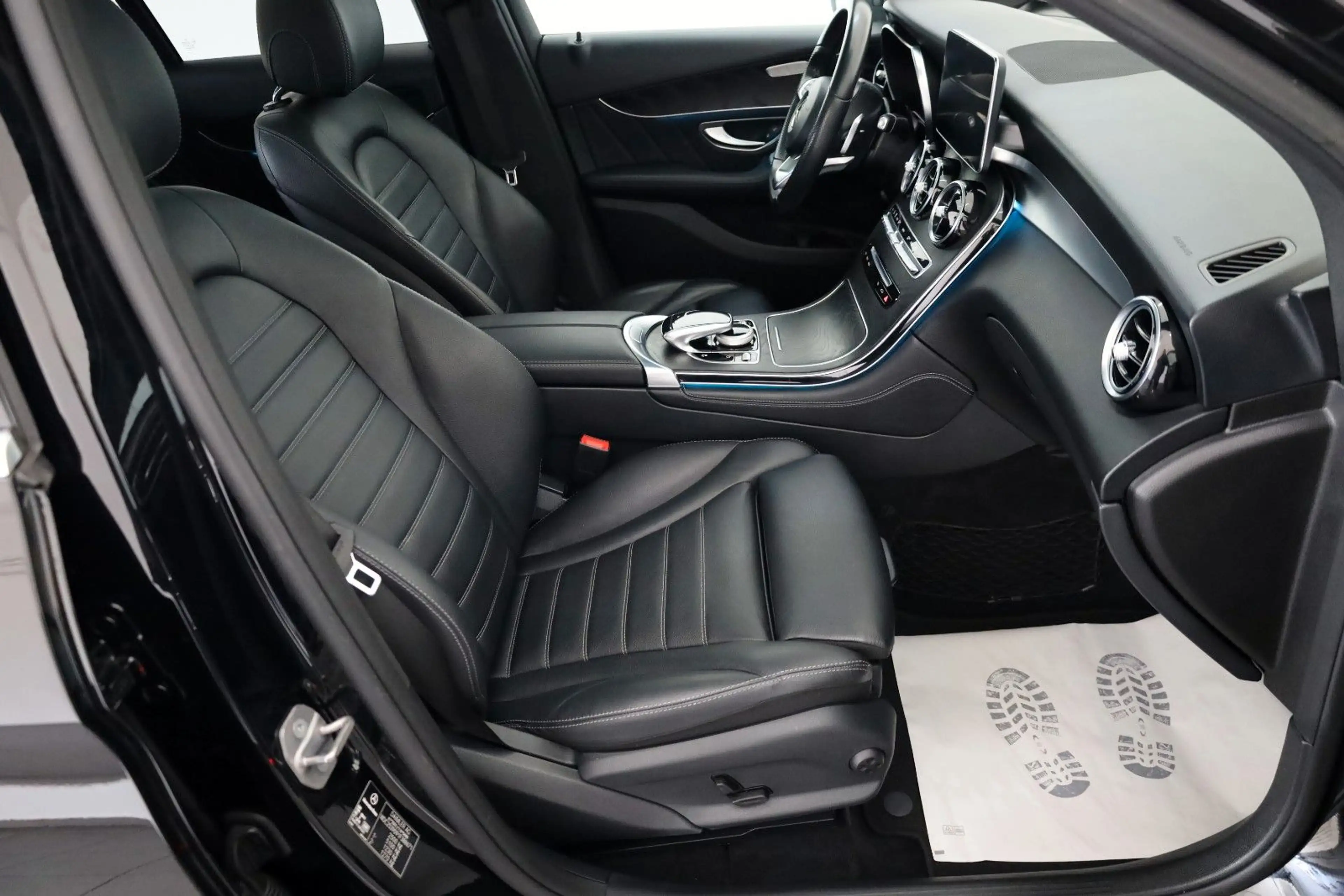Mercedes-Benz GLC 250 d 4M AMG Int. Leder,Navi,LED,Panorama,+WR — photo 6