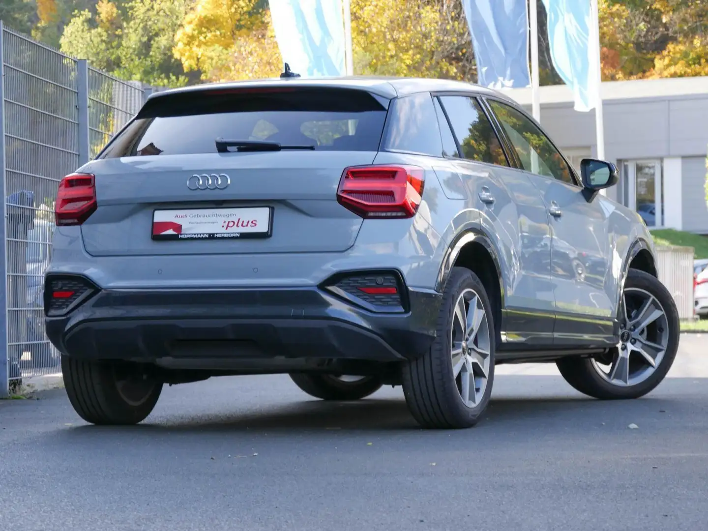 Audi Q2 35 TFSI advanced KAMERA MATRIX AHK SOUND SYST Grau - 2