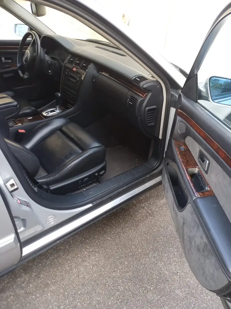 Audi A8 A8 D2 4.2 quattro Silber - 1