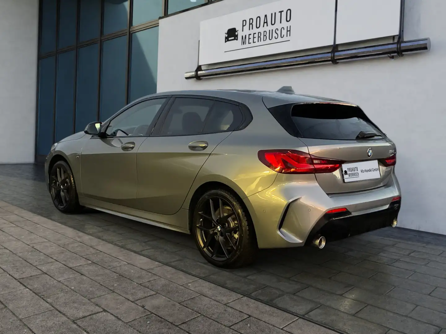 BMW 120 i M Sport PANO/HIFI/ADAPTLED/CARPLAY/RFK Grau - 2