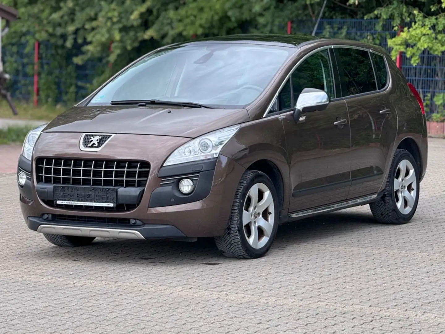 Peugeot 3008 2.0  HDi * 1 HAND *Automatik * TÜV NEU Brown - 1