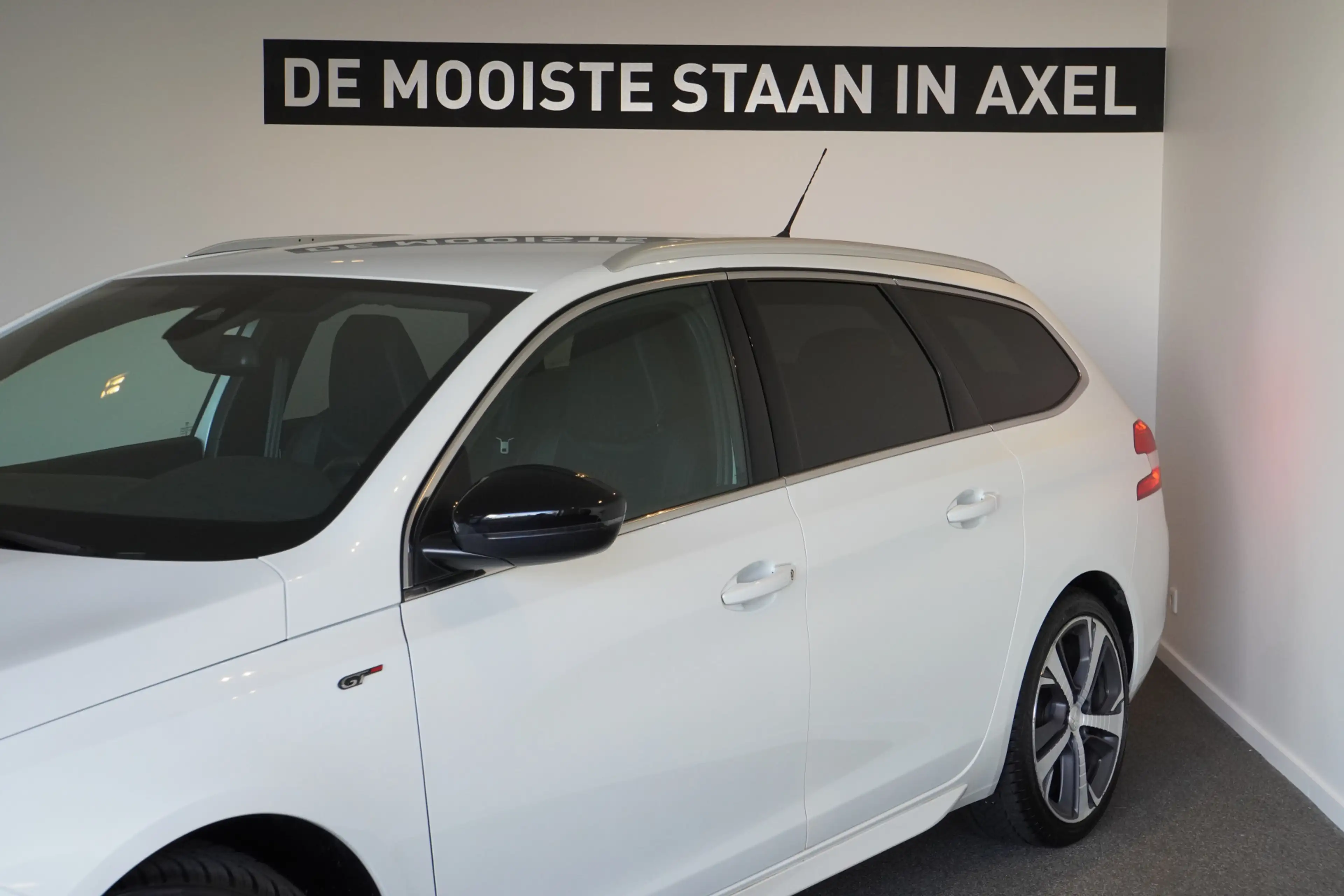 Peugeot 308 SW 1.2 PureTech GT-line — photo 6