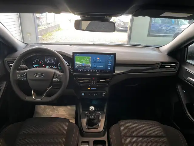 Ford Focus view 14