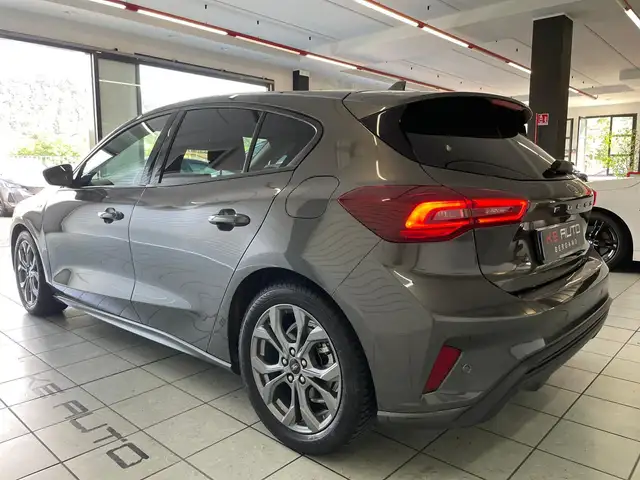 Ford Focus view 6