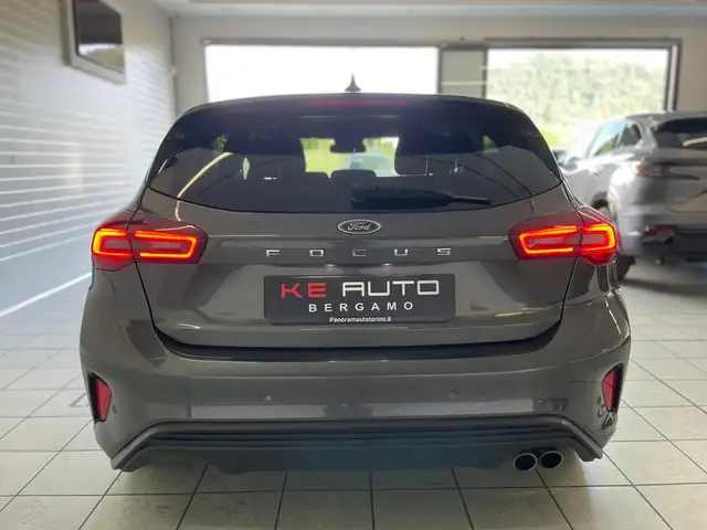 Ford Focus view 9