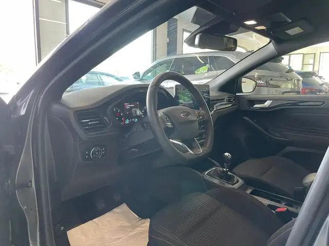 Ford Focus view 13