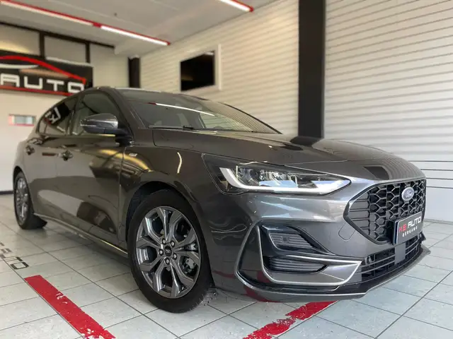 Ford Focus view 5